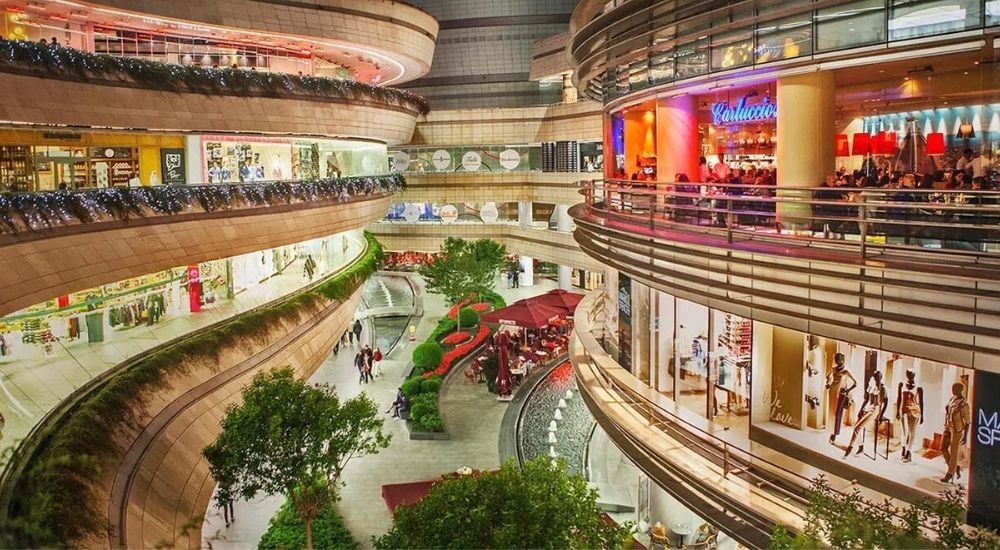 Modern Shopping Mall Tour